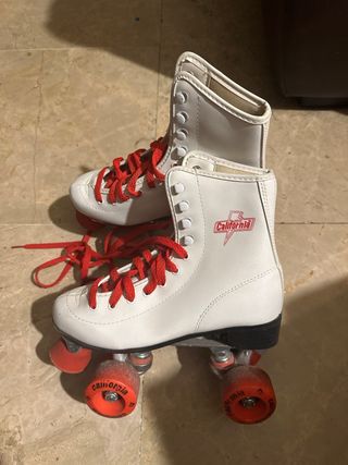 Patines blancos con cordones rojos talla 37