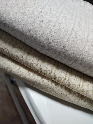 Lote de telas encaje beige y blanco