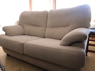 Sofá beige como nuevo.