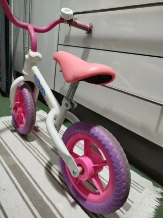 Bicicleta de equilibrio rosa Chicco