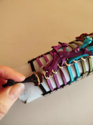 Pulsera polipiel brillante ajustable