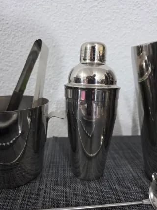 Set Coctelería: Coctelera, cubitera y Accesorios