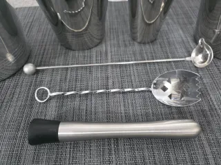 Set Coctelería: Coctelera, cubitera y Accesorios