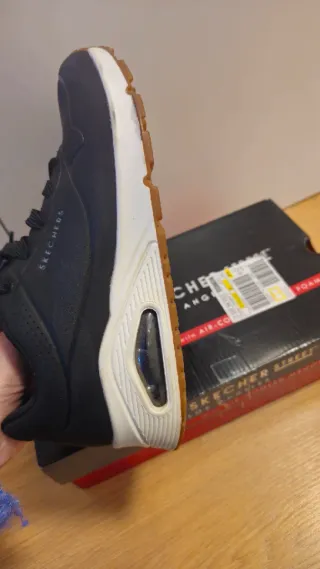 Zapatillas Skechers T38 Negras y Blancas