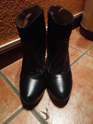 Botines negros tacón
