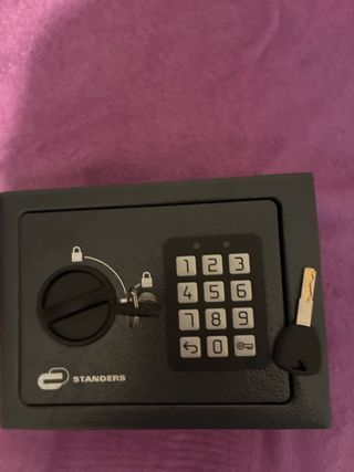 Caja Fuerte Standers Digital y Llave