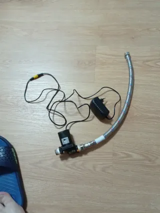 Bomba de agua 1/2 rosca 24 v. Y fuente alimentaci