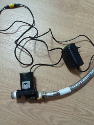 Bomba de agua 1/2 rosca 24 v. Y fuente alimentaci