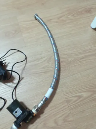 Bomba de agua 1/2 rosca 24 v. Y fuente alimentaci