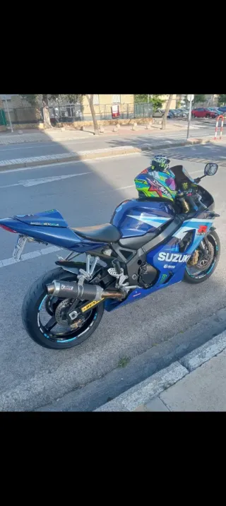 Suzuki GSX R - Moto Deportiva