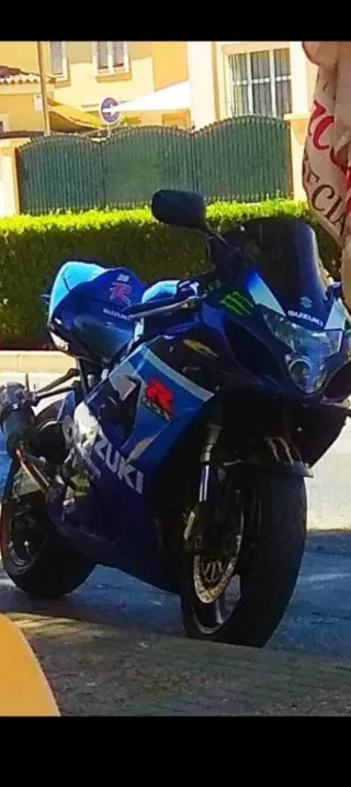 Suzuki GSX R - Moto Deportiva