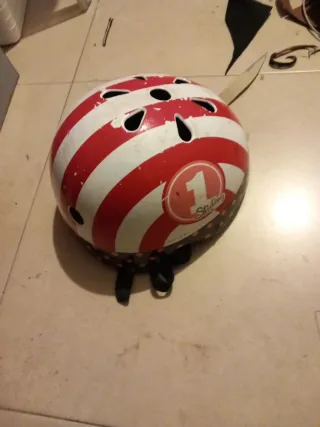 Casco infantil moto rayas rojas y blancas