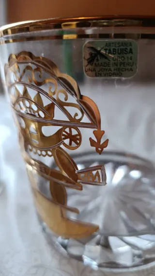 Juego 6 Vasos y 1 cubitera, marca Tabuisa de Perú