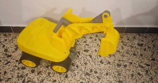 Coche correpasillos excavadora amarillo