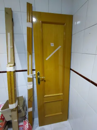 Puerta de 62 cm madera lacada en miel