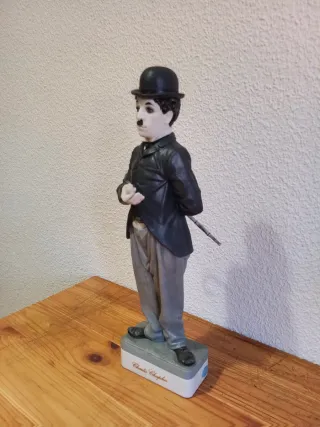 Escultura Charlie Chaplin