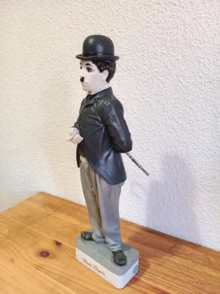 Escultura Charlie Chaplin