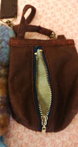 Bolso de tela a cuadros con flecos