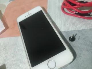 iPhone 5S Blanco + Cable de carga