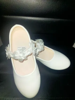 Zapatos de fiesta niña blancos talla 34...