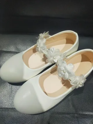 Zapatos de fiesta niña blancos talla 34...