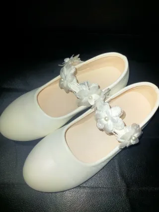 Zapatos de fiesta niña blancos talla 34...