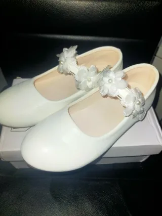 Zapatos de fiesta niña blancos talla 34...