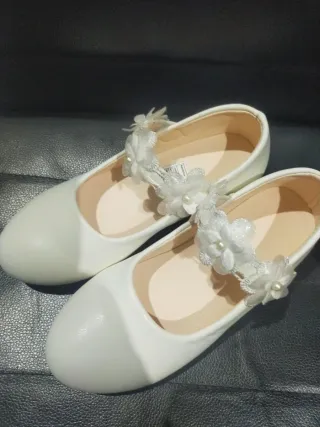 Zapatos de fiesta niña blancos talla 34...