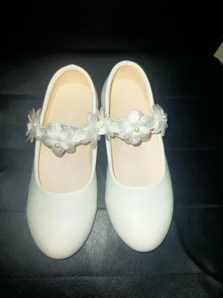 Zapatos de fiesta niña blancos talla 34...
