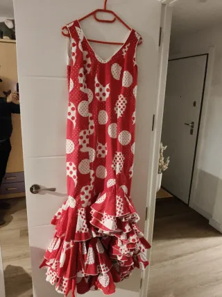 Traje de flamenca rojo y blanco