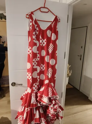 Traje de flamenca rojo y blanco