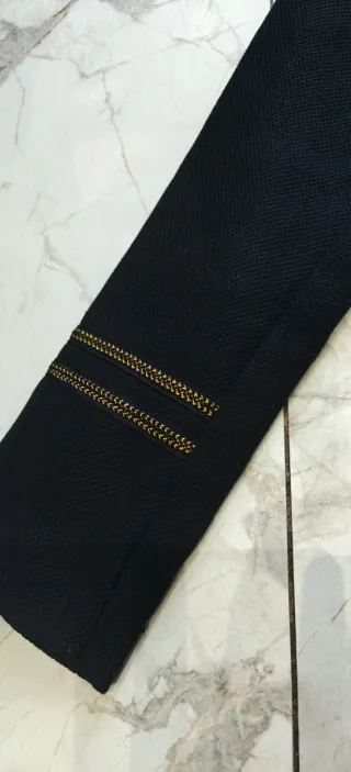 Giacca donna nera con dettagli oro