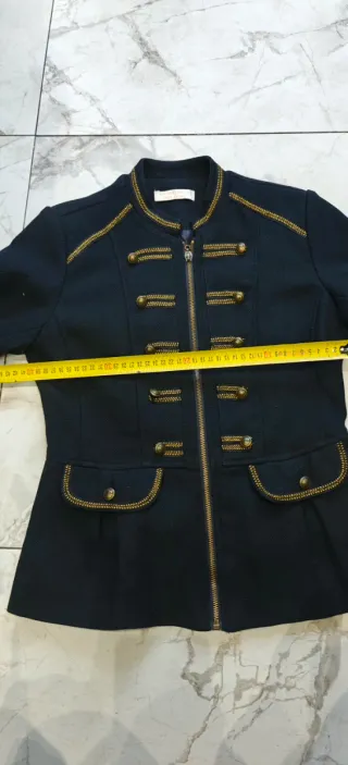 Giacca donna nera con dettagli oro