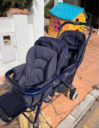 Carrito de bebé azul