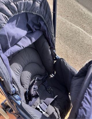 Carrito de bebé azul