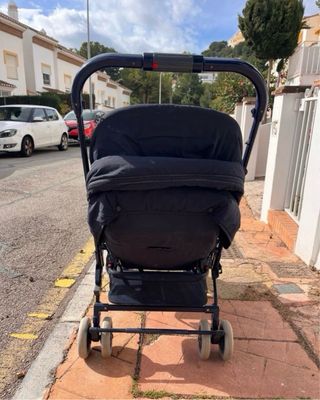 Carrito de bebé azul
