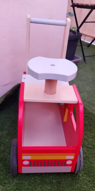 Andador correpasillos camión bomberos madera