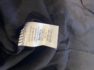 Vestido preto com flor