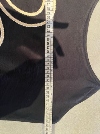 Vestido preto com flor