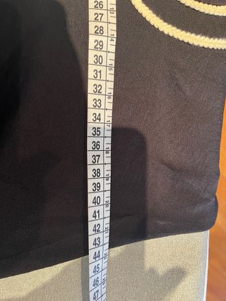 Vestido preto com flor