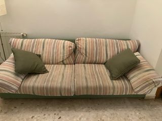 Sofá 4 plazas cómodo y en buen estado