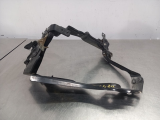 SOPORTE FARO IZQUIERDO MERCEDES-BENZ CLASE C (BM