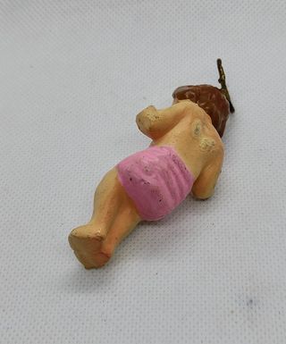 Pequena estatueta marfinite antiga de Menino Jesus