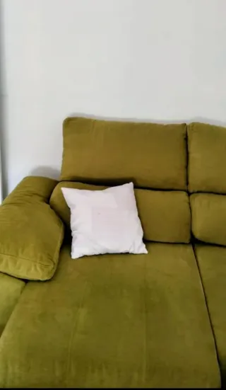 Sofá de 3 plazas extensible y reclinable.