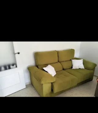 Sofá de 3 plazas extensible y reclinable.