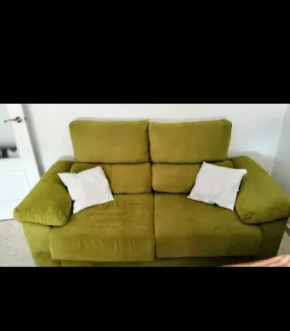 Sofá de 3 plazas extensible y reclinable.