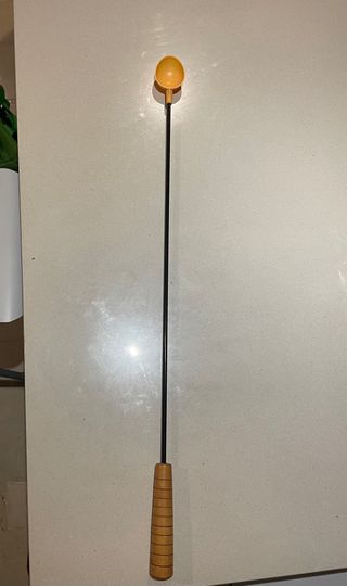 Lanzador de cebo con mango de madera para pesca