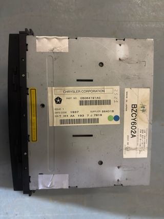 Radio CD GPS Jeep WK Original año 2005 a 2010