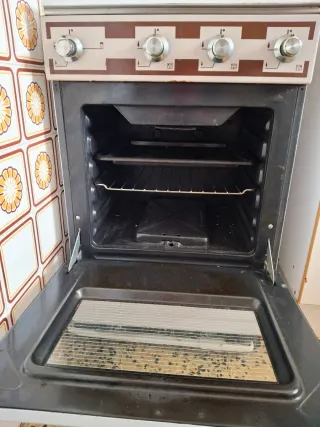 Cocina de gas Fagor con horno (butano)
