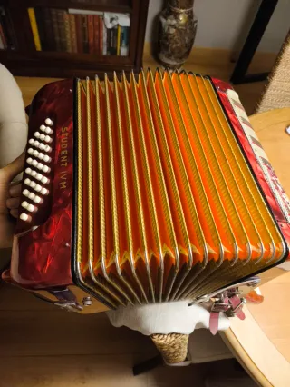 Acordeón Hohner Student IVM 1950s